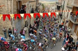 Giro d’Italia 2012, Assisi si divide: “Costa troppo”; “Rende di più”