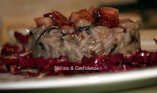 Risotto al radicchio con cuore cremoso e speck croccante