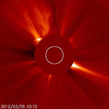 Un’attività solare estremamente forte sul Sole