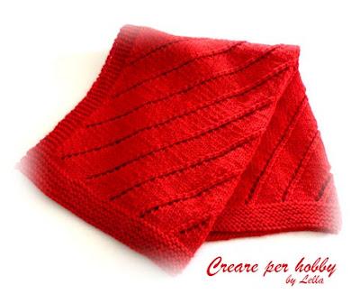 Progetto beneficenza: copertina da culla..... rossa