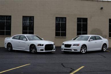 Chrysler 300 SRT8 VS Dodge Charger SRT8 2012