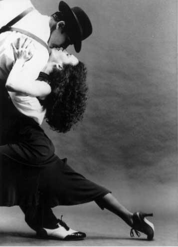 Life is a cabaret, il tango è un pensiero che si balla e l'oroscopo è l'oroscopo.
