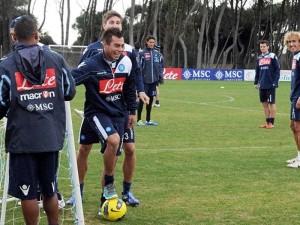 Napoli allenamento pomeridiano. Buone notizie per Grava