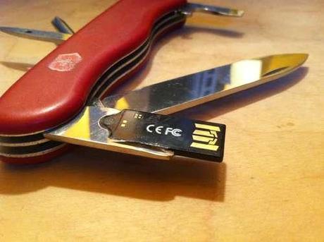Aggiornare il coltellino svizzero con una USB USB Trucchi Pier lifehacks Coltellino svizzero 