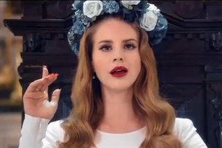 Lana del Rey: ma pensiamo a come si veste!