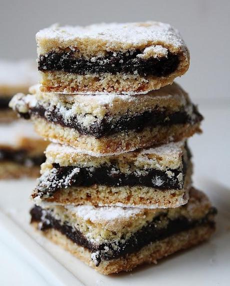 Bars di pasta frolla e crema alle nocciole