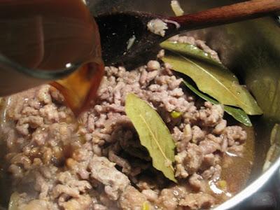 8 Marzo? Niente torta ma  Pasta ricciolina con il ragù al caffè