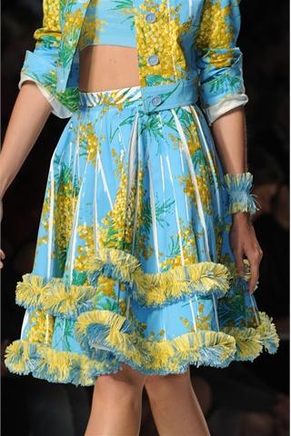 Look mimosa Blumarine, i dettagli