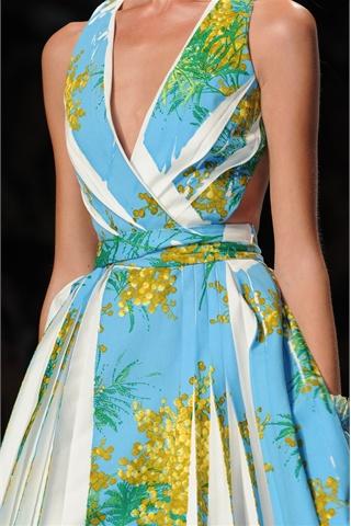 Look mimosa Blumarine, i dettagli