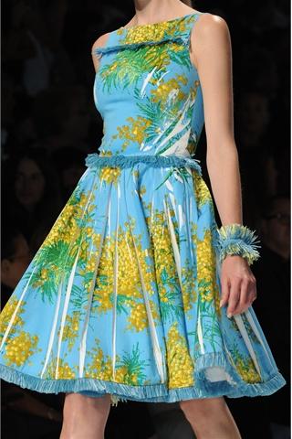 Look mimosa Blumarine, i dettagli