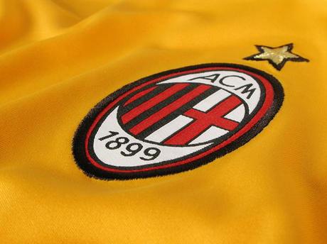 Calcio, Milan: basta nero, tornerà la maglia gialla