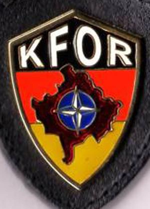 English: KFOR badge Deutsch: KFOR Abzeichen