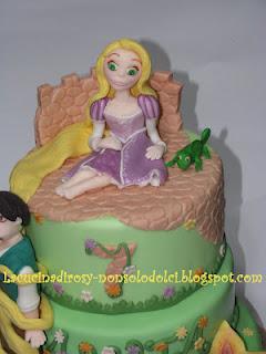 Caputo Dolciumi - Torta con spiedini marshmallow Rapunzel 🍡 Pronta per  raggiungere un fantastico compleanno 😍