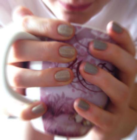 Nails. Essence NOTD.