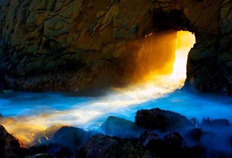 La sabbia viola di Pfeiffer Beach, California