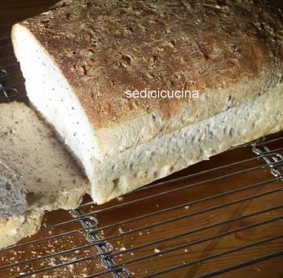 Pane con farina di kamut, farina semintegrale, farina manitoba e semi