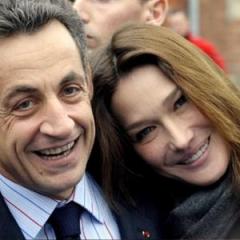 carla bruni,video,berlusconi,italia,politica,attualità,sarkozy,merkel,notizie,risata,presa in giro,150 anni,anniversario italia