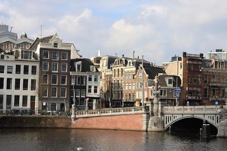 Amsterdam: reflections on (flight and hotel)