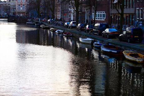 Amsterdam: reflections on (flight and hotel)