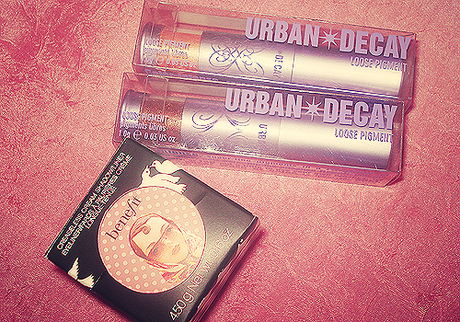 Review Urban Decay Loose Pigments + Benefit Creaseless Cream Shadow/Liner