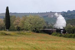 Riparte il treno natura nelle terre di Siena: signori in carrozza