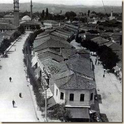 Vista della capitale del regno, Tirana. Oggi qui si trova la piazza “Scanderbeg”, vicino all'Hotel “International”. (foto: Melville Chater)