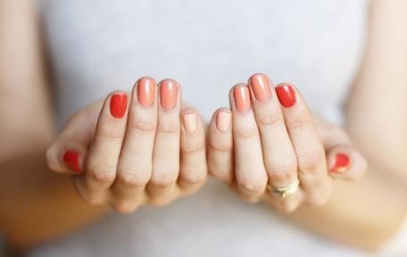 La nuova moda per le unghie: “Manicure Ombrè”