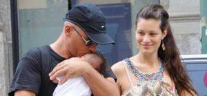 Mentre Eros Ramazzotti vuole altri figli, Michelle Hunziker loda il suo uomo.