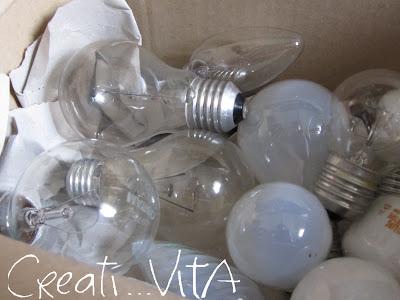 [IDEA RICICLO] Riciclare le vecchie lampadine - Upcycling Light Bulbs