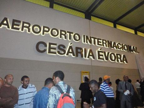 DEDICATO A  CESARIA EVORA L'AEROPORTO DI SAO VICENTE