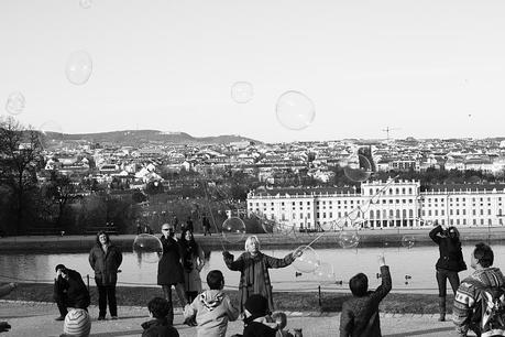 sun, bubbles and squirrels at Schounbrunn palace!