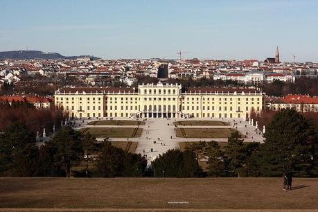 sun, bubbles and squirrels at Schounbrunn palace!