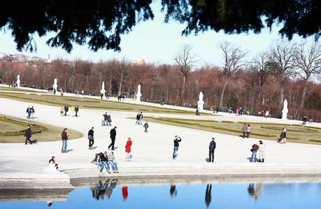 sun, bubbles and squirrels at Schounbrunn palace!