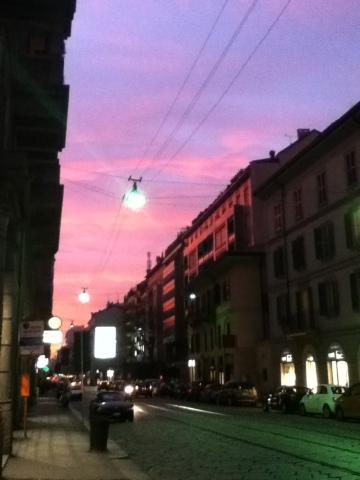 Tramonto a Milano: i colori della vita