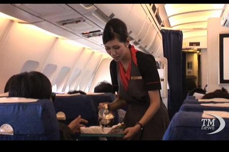 hostess trans Thailandia, hostess transessuali in aereo | VIDEO