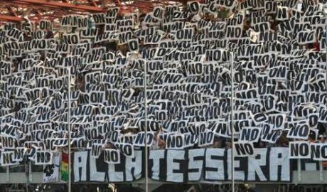 tessera-tifoso-ultras-calcio-roberto-maroni-figc-serie-a--cut1331573250044.jpg