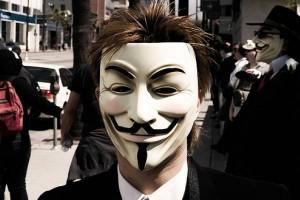 Anonymous oscura anche Trenitalia