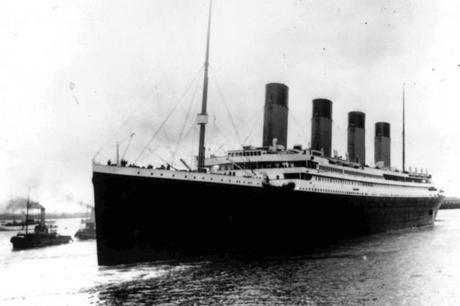 titanic il destino di un naufragio scritto nella luna 638x425 Il naufragio del Titanic su Twitter