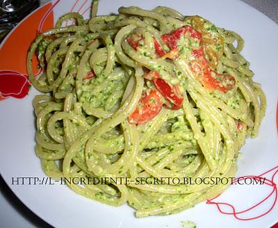 Vermicelli al pesto di rucola e peperoni