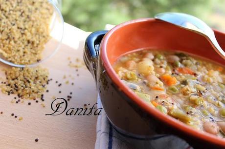 Minestra di bulgur e quinoa in coccio