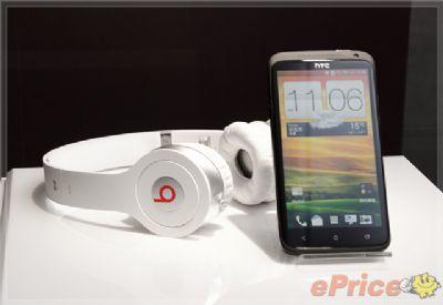 HTC One X Deluxe Edition  63007 1 HTC One X: in arrivo anche la versione Limited con cuffie Monster Beats.