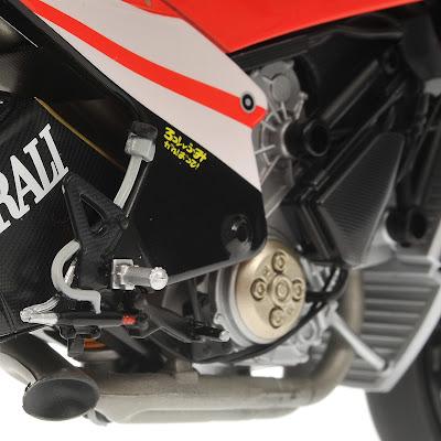 Ducati D16 V.Rossi Unveiling 2011 L.E. 6399 pcs by Minichamps
