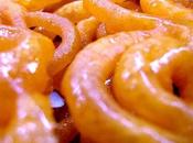 Jalebi sono delle frittelle dolcissime ottime, gustare chai anche cibi salati.