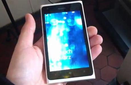 [Video] Nokia Lumia 900 White