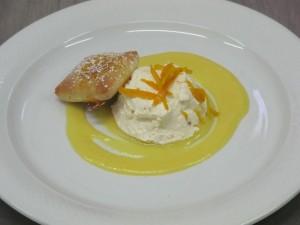 Semifreddo all’albicocca di Valleggia su salsa al pernambucco , con focaccia al passito “Oro di Aleramo” delle cantine Sartori: