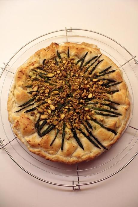 Torta salata ricotta (bis-cotta) e asparagi selvatici.