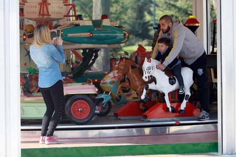 KARINA CASCELLA E SASA ANGELUCCI FELICI AL PARCO CON GINEVRA