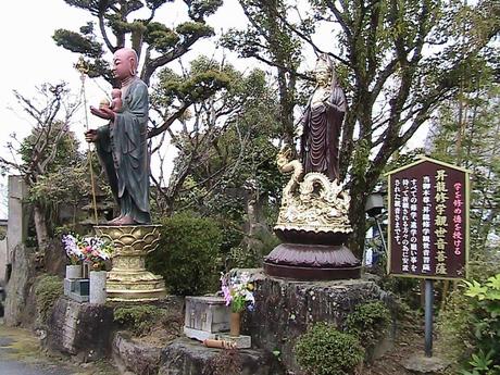 16 Mattina: tempio e visita ad una collezione di bambole giapponesi