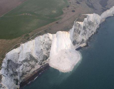Crollato un pezzo delle bianche scogliere di Dover