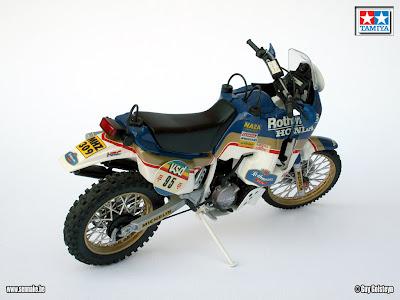 Honda NXR 750 Paris-Dakar C.Neveu 1986 by Sennake (Tamiya)